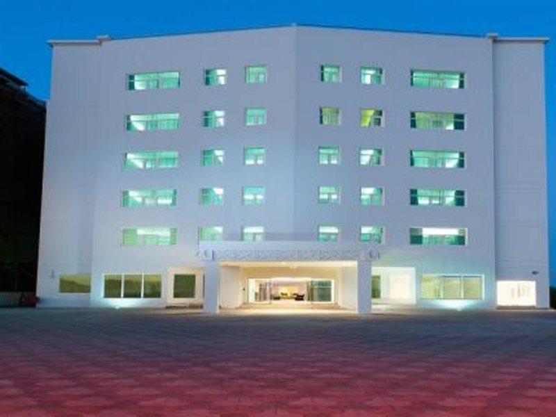 Al Hail Waves Hotel Managed By Centara Muscat Exterior photo